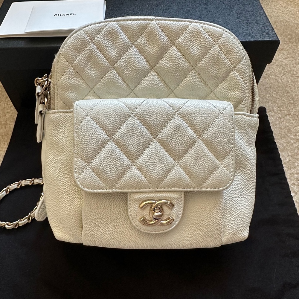 Chanel white caviar day mini backpack.
Used, need spa. - Picture 3 of 16